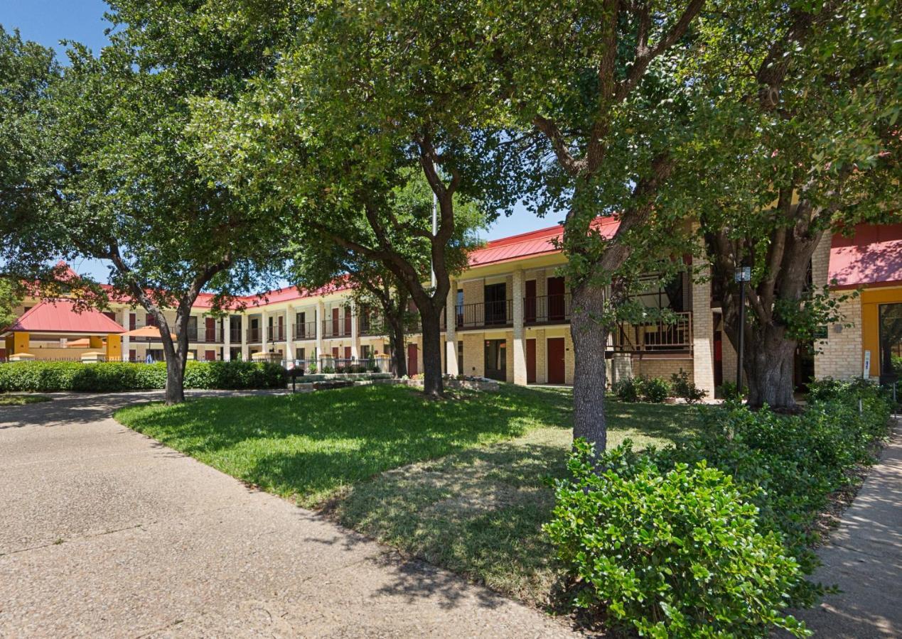 Red Roof Inn Plus+ Dallas - Addison Dış mekan fotoğraf