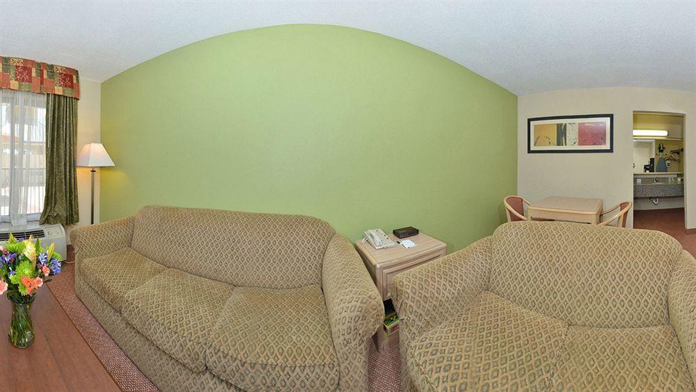 Red Roof Inn Plus+ Dallas - Addison Dış mekan fotoğraf