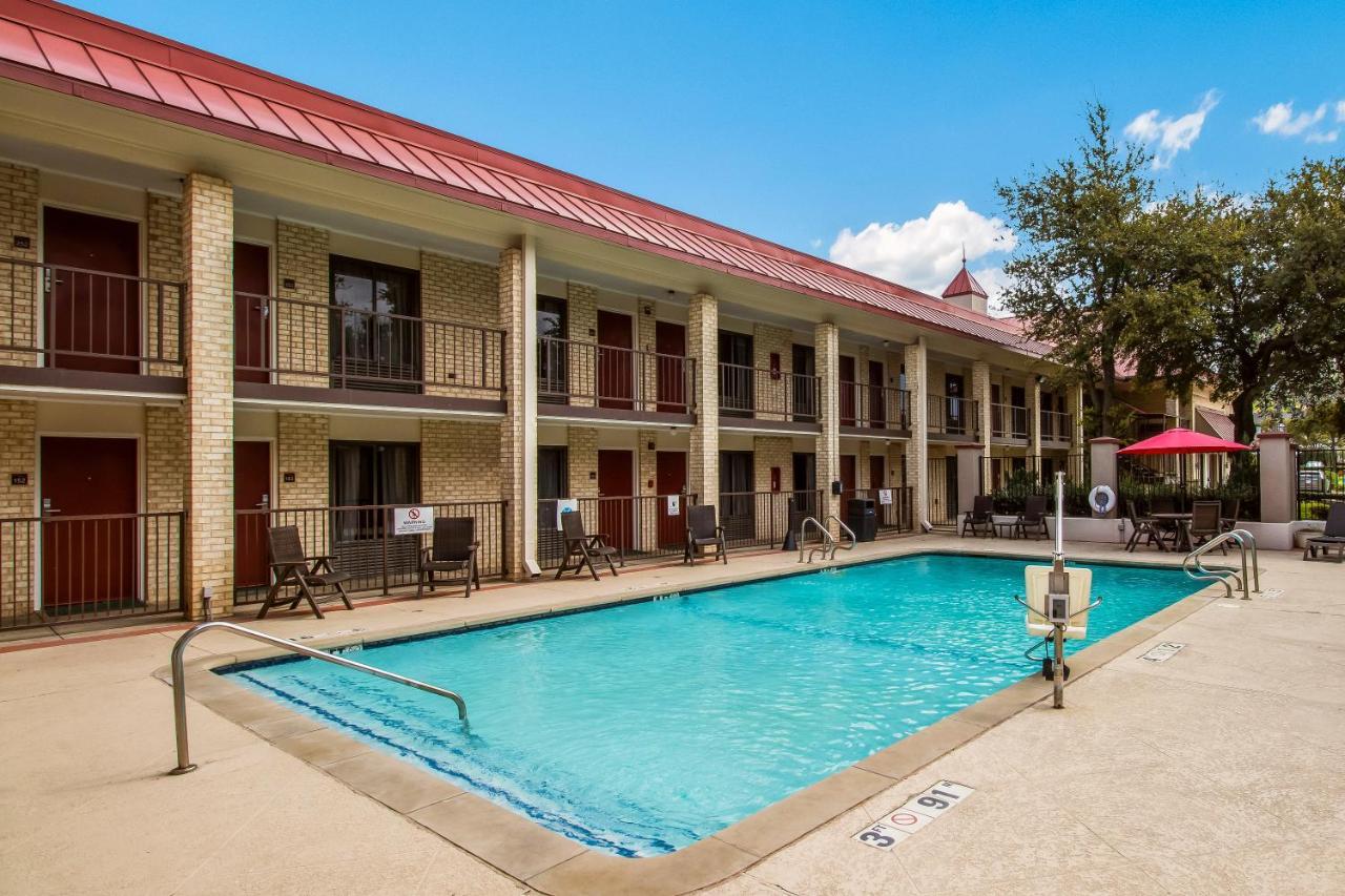 Red Roof Inn Plus+ Dallas - Addison Dış mekan fotoğraf