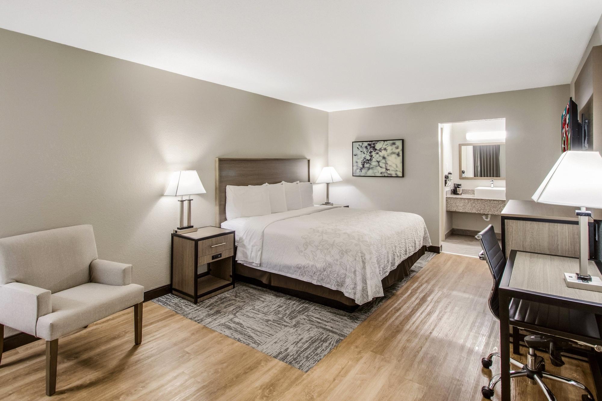 Red Roof Inn Plus+ Dallas - Addison Dış mekan fotoğraf