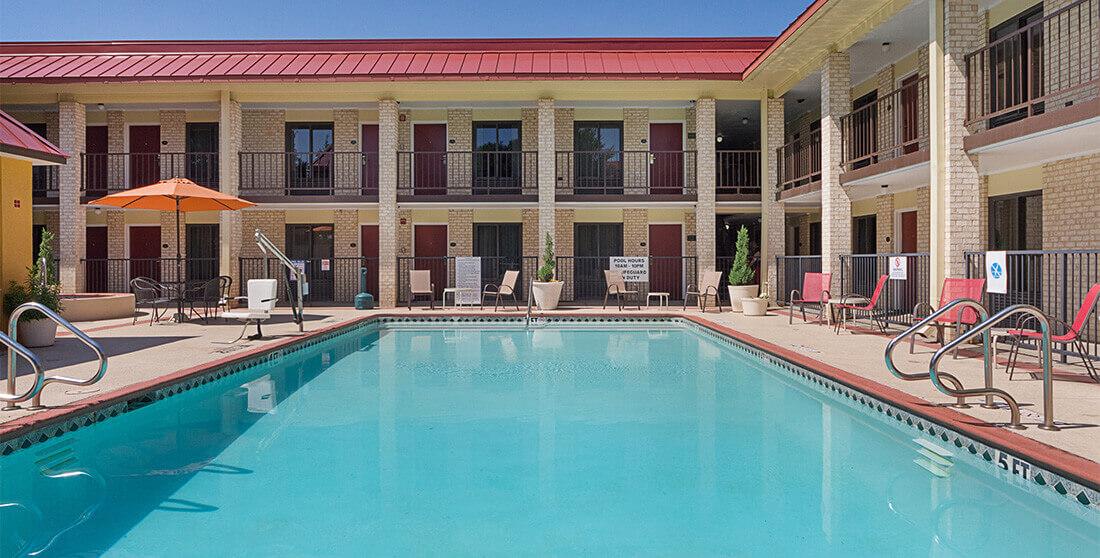 Red Roof Inn Plus+ Dallas - Addison Dış mekan fotoğraf