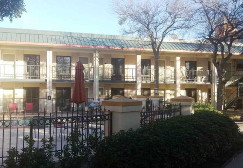 Red Roof Inn Plus+ Dallas - Addison Dış mekan fotoğraf